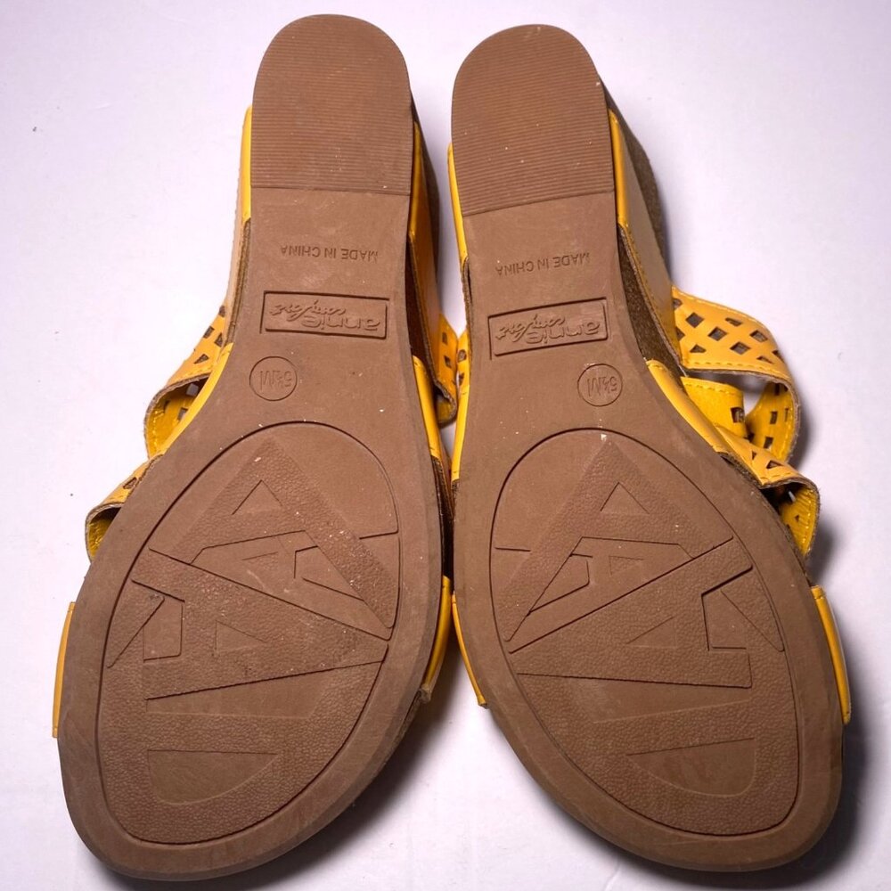 Yellow Cut-Out Floral Cork Wedge Sandals 5.5 Faux Leather Upper Casual Country - Picture 7 of 7